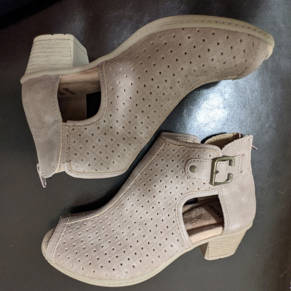 Earth Origins Shoes Nwob Earth Origins Peep Toe Ankle Boots Zip Closure Suede Look Size 6m